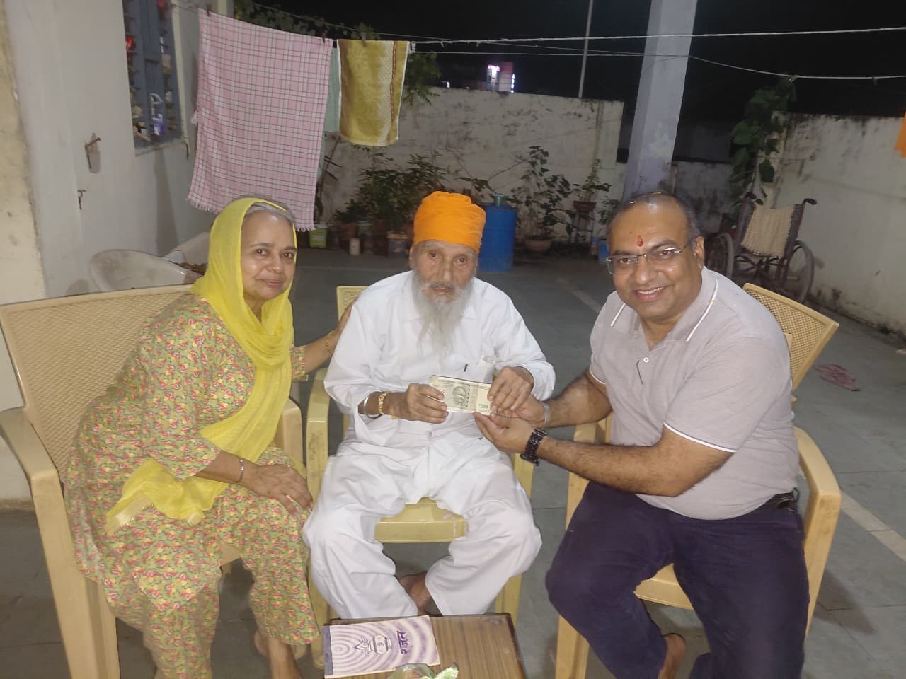 94 वर्षीय सिख बुजुर्ग ने जैन संत के प्रति श्रद्धा के लिए सौंपी 50 हजार की एफ.डी. 20 वर्षों की अटूट श्रद्धा भावना की अद्भुत मिसाल